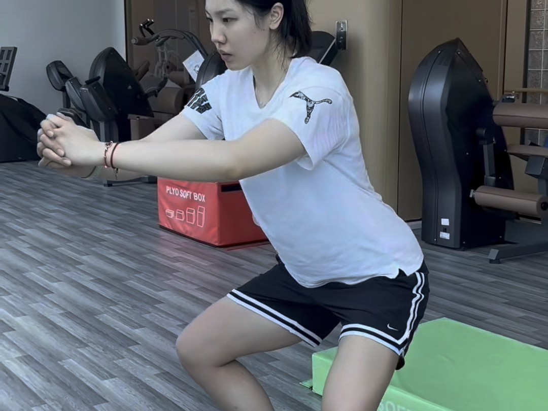 女篮运动员如何在训练中获得足够的支持?